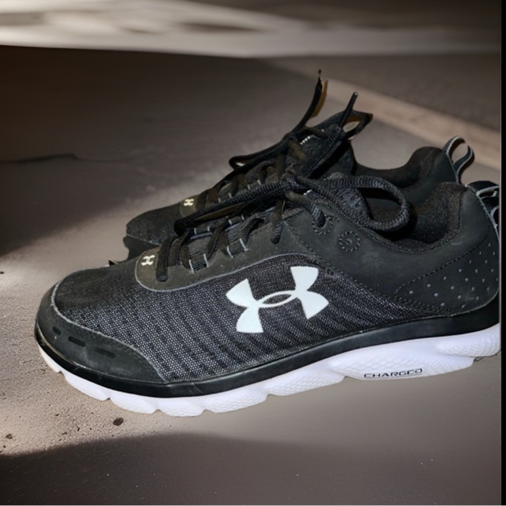 Under Armour Charged Assert 8 Sneakers, Men’s size 9 or Women’s Size 11